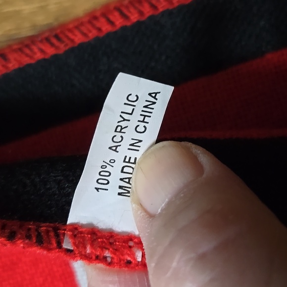 Wisconsin Badgers Soccer Scarf - Picture 4 of 7